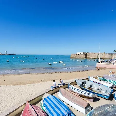 Serafin De La Caleta 公寓 *